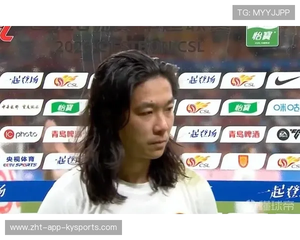 李提香身披辽宁铁人球衣报到，沈阳中场完成补强